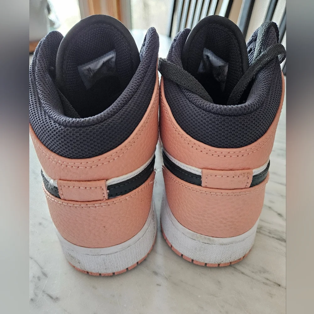 Nike Air Jordan 1 Mid‎ 